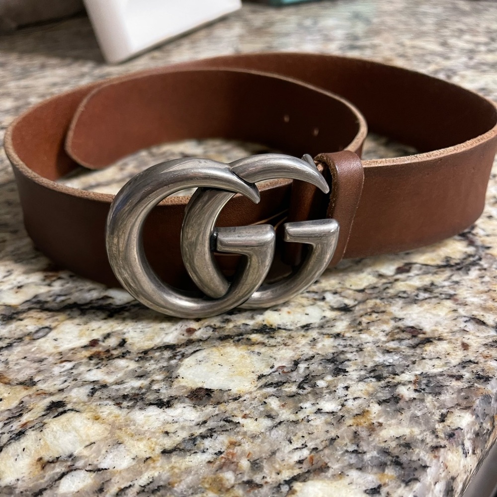 Gucci brown belt. Silver GG.
